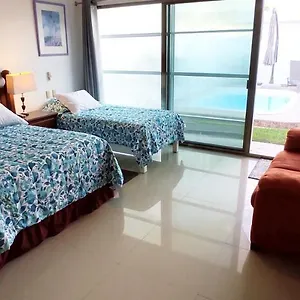  Quarto em Acomodações Particulares Casa Abril Cozzy Suites
